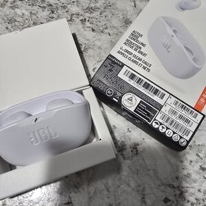 JBL Pure White True Wireless Earbuds